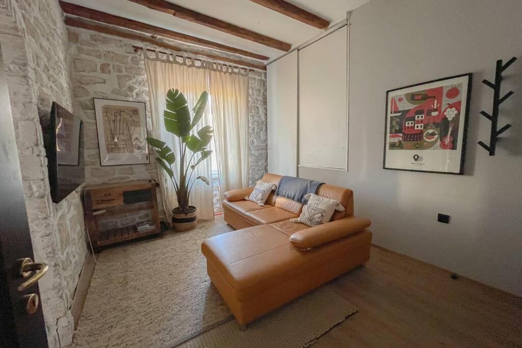 The By The Sea In Historic Old Apartman *
